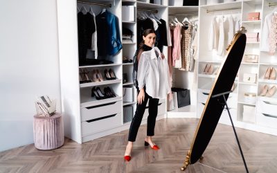 Les astuces pour assortir les pièces de sa garde-robe pour créer un look complet : haut, bas, chaussures, accessoires, etc.