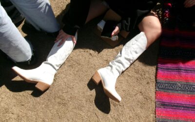 Les bottes blanches : l’accessoire audacieux à adopter cet hiver